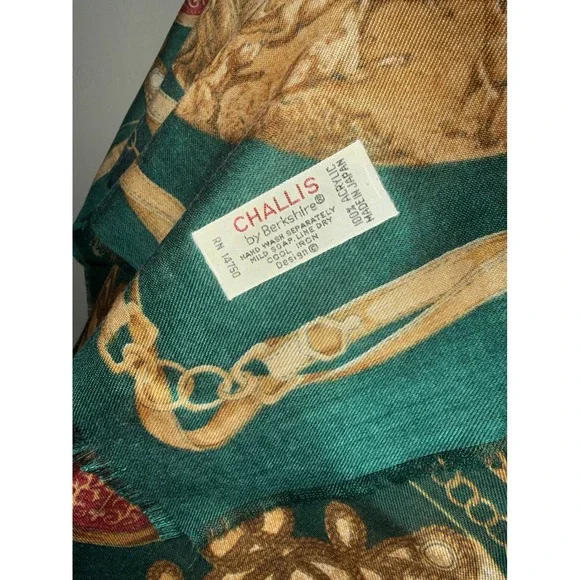 Challis by Berkshire Acrylic Scarf Equestrian Horse Scene Green Gold Women's - Picture 3 of 5
